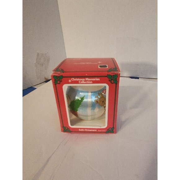 1993 Christmas Collectible Satin Ball Ornament USA boy With Sleigh - Picture 7 of 7